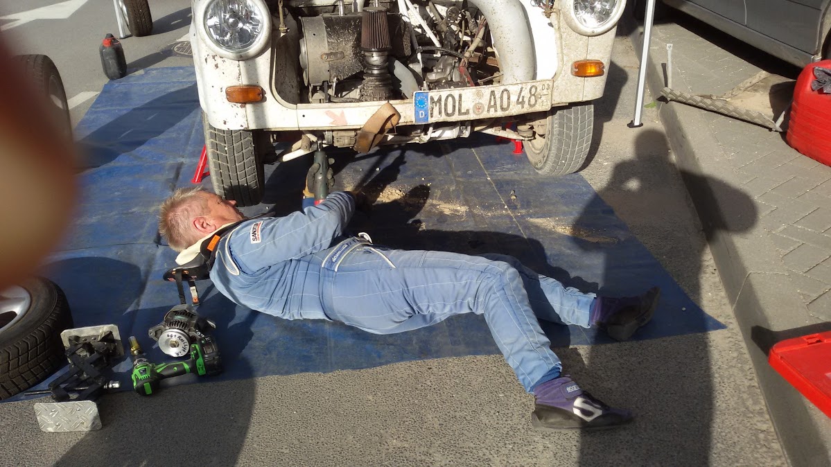 Dr. Eichhorst - Operation am offenen Motor Dr. Eichhorst - Operation am offenen Motor
